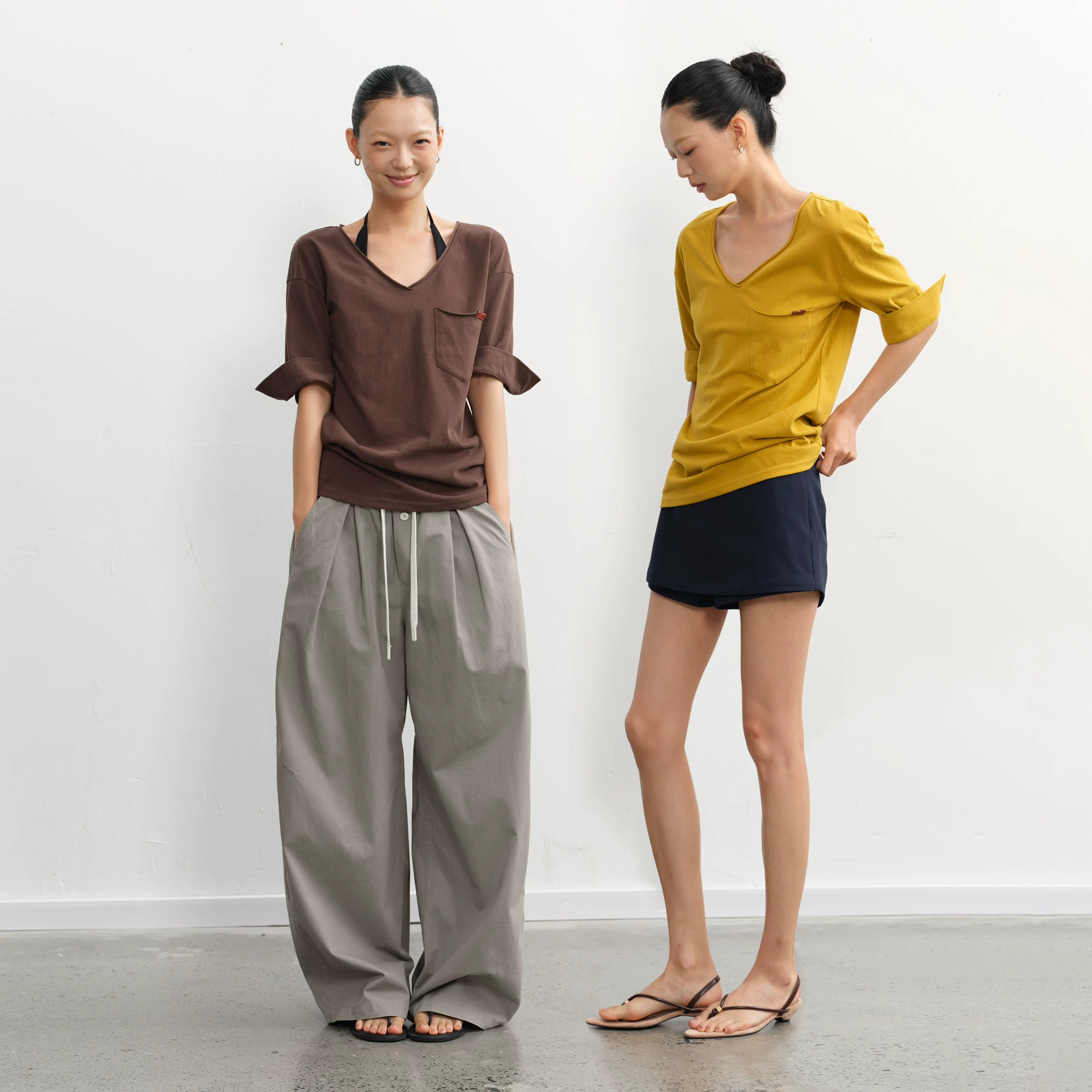 LINY LIBERTY 26SS 小众设计感慵懒风宽松V领中袖T恤女纯色上衣